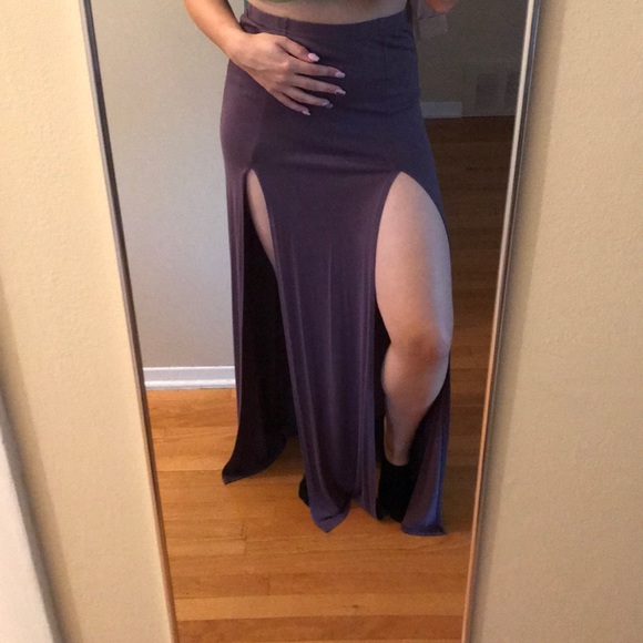 Long purple skirt with two long slits - Picture 3 of 4